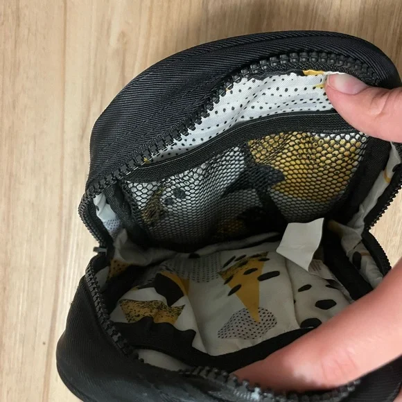 Thread Wallets Black Crossbody Bag with Geometric Pattern Lining - Picture 3 of 4